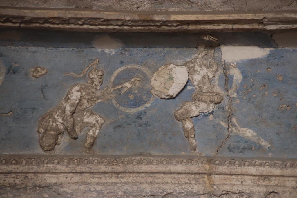 I.6.4 Pompeii. October 2023. Room 16, Hector fights with Achilles.
Detail from centre of frieze on south wall. Photo courtesy of Klaus Heese. 
