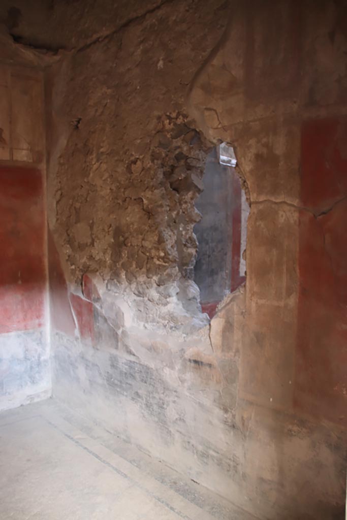 I.6.15 Pompeii. October 2023. 
Room 11, looking east along south wall from doorway. Photo courtesy of Klaus Heese.
