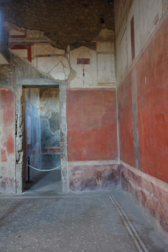 I.6.15 Pompeii. March 2019. 
Room 4, north-east corner of atrium, with doorway to room 12, on left.
Foto Annette Haug, ERC Grant 681269 DÉCOR
