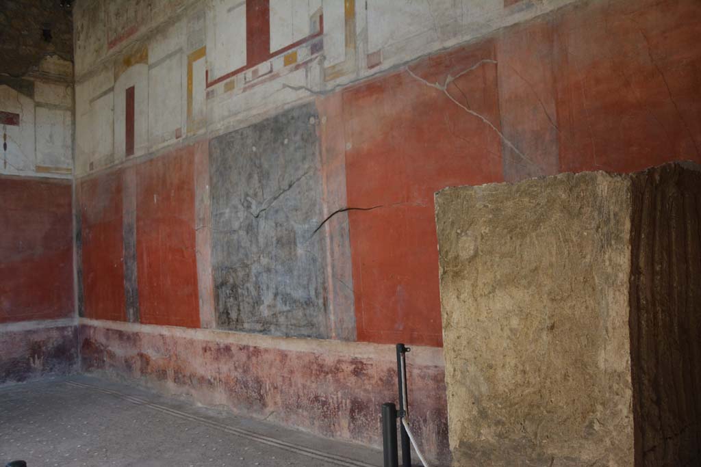 I.6.15 Pompeii. October 2019. Room 4, looking along east wall towards north-east corner of atrium.           
Foto Annette Haug, ERC Grant 681269 DÉCOR
