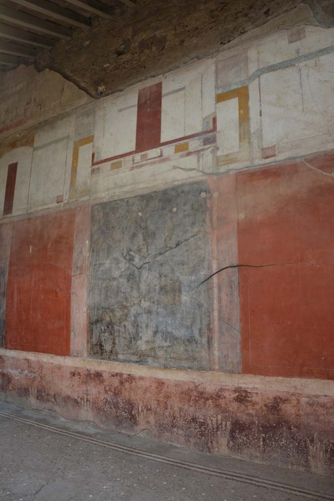 I.6.15 Pompeii. March 2019. Room 4, looking north along east wall of atrium.
Foto Annette Haug, ERC Grant 681269 DÉCOR
