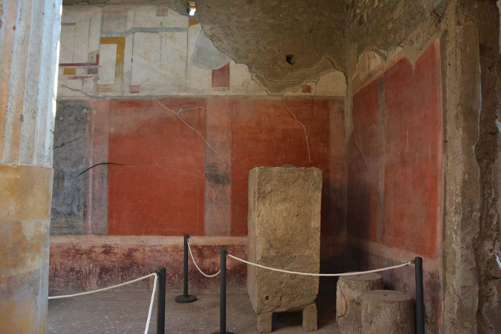 I.6.15 Pompeii. March 2019. Room 4, looking towards east wall in south-east corner of atrium.
Foto Annette Haug, ERC Grant 681269 DÉCOR

