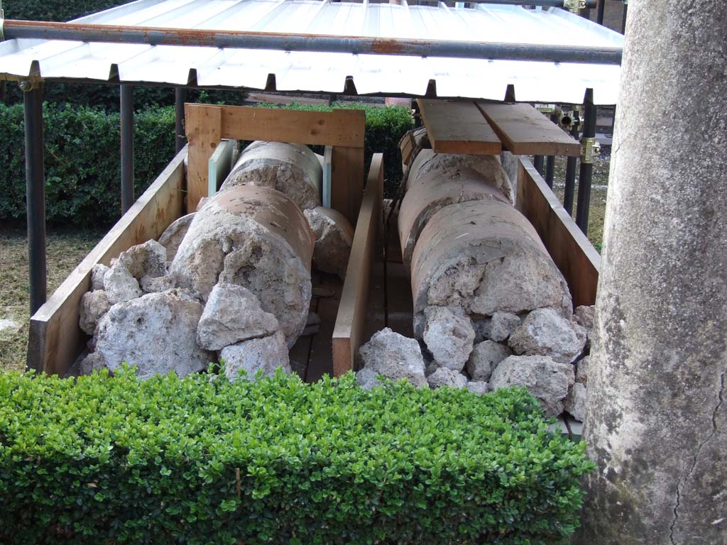 I.7.1 Pompeii. December 2006. Remains of large columns in garden.