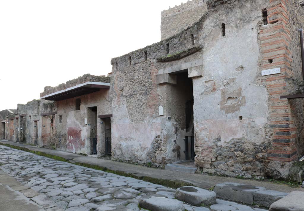 I.7.1 Pompeii, on right. December 2018. 
Entrance doorways, looking east along Via dell Abbondanza between I.7.8 and I.7.1. Photo courtesy of Aude Durand.

