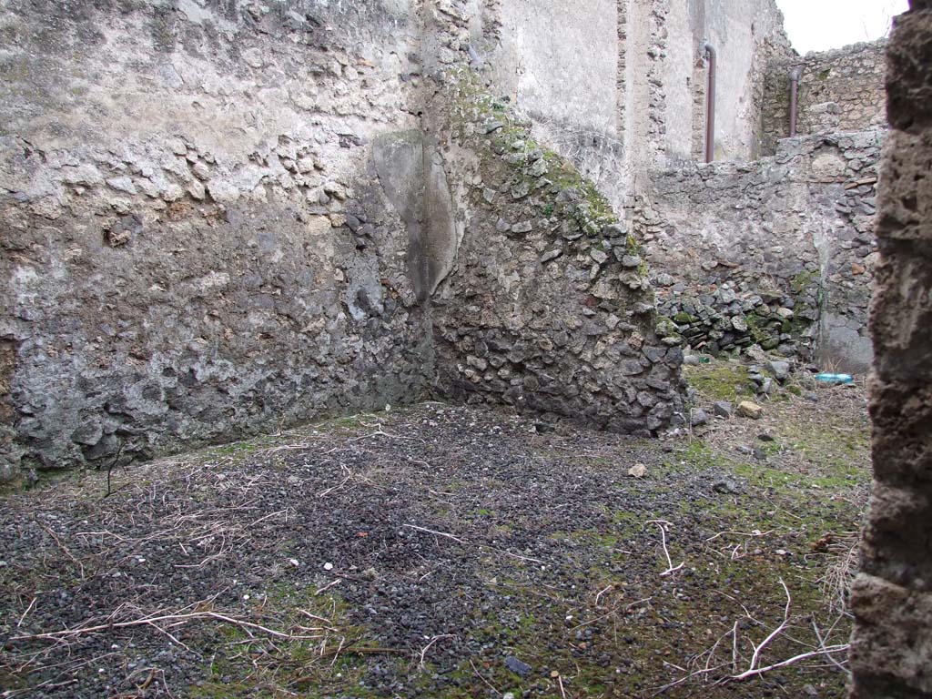 I.7.7 Pompeii. December 2006. Looking north across triclinium, on west side of garden area, into kitchen.