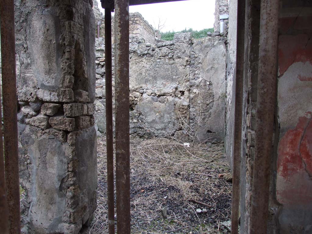 I.7.7 Pompeii. December 2006. Doorway into kitchen area from north portico.