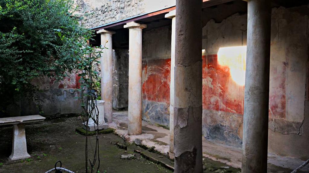 I.7.7 Pompeii. 2015/2016. Looking towards north-west corner of portico. Photo courtesy of Giuseppe Ciaramella.