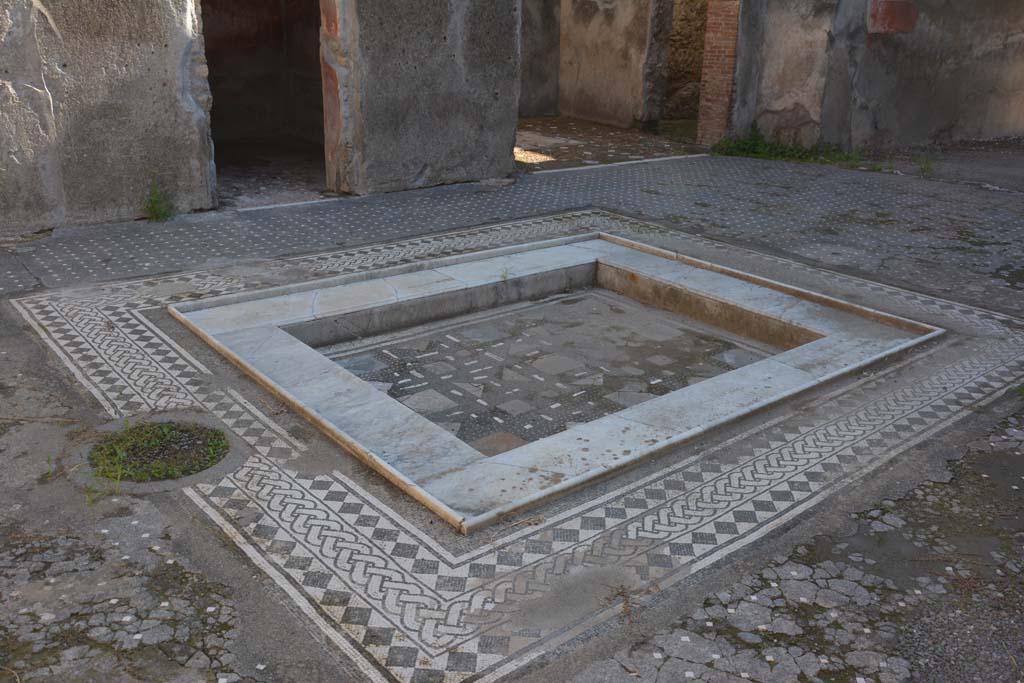 I.9.1 Pompeii. October 2019. Room 2, looking south-east across impluvium in atrium.
Foto Annette Haug, ERC Grant 681269 DCOR.
