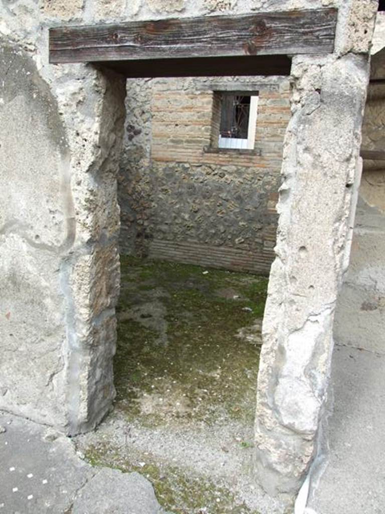 I.9.1 Pompeii.  March 2009.  Room 3, Doorway from atrium.