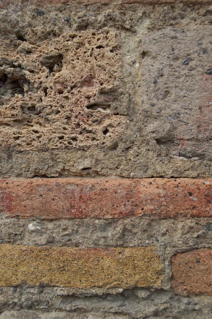 I.9.11 Pompeii. October 2017. Detail from masonry on pilaster
Foto Taylor Lauritsen, ERC Grant 681269 DÉCOR.
