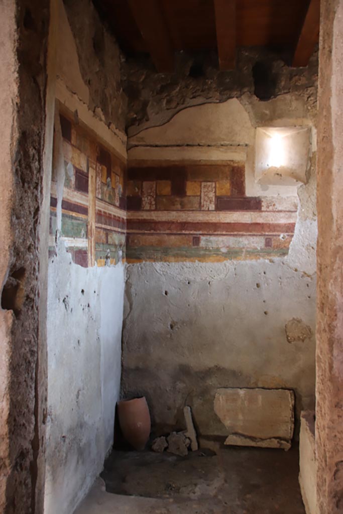 I.9.14 Pompeii. October 2022. 
Room 15, looking south along east wall towards south-east corner. Photo courtesy of Klaus Heese.
