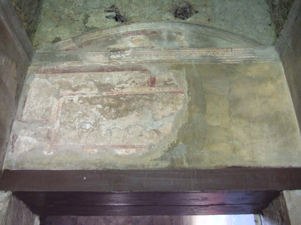 I.10.4 Pompeii. May 2006. Corridor 16, looking east to arched ceiling.