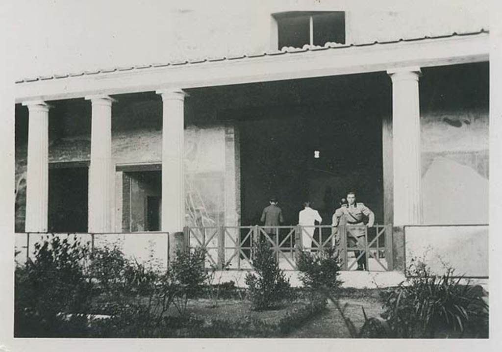 I.10.4 Pompeii. 4th October 1937. Looking east across peristyle garden. Photo courtesy of Rick Bauer.
