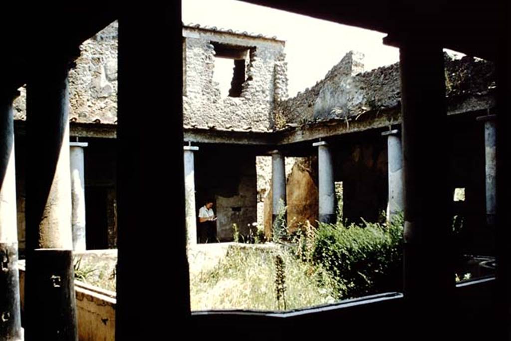 I.10.11 Pompeii. 1959. Room 10, looking south-east across peristyle and upper floor. Photo by Stanley A. Jashemski.
Source: The Wilhelmina and Stanley A. Jashemski archive in the University of Maryland Library, Special Collections (See collection page) and made available under the Creative Commons Attribution-Non Commercial License v.4. See Licence and use details.
J59f0129
