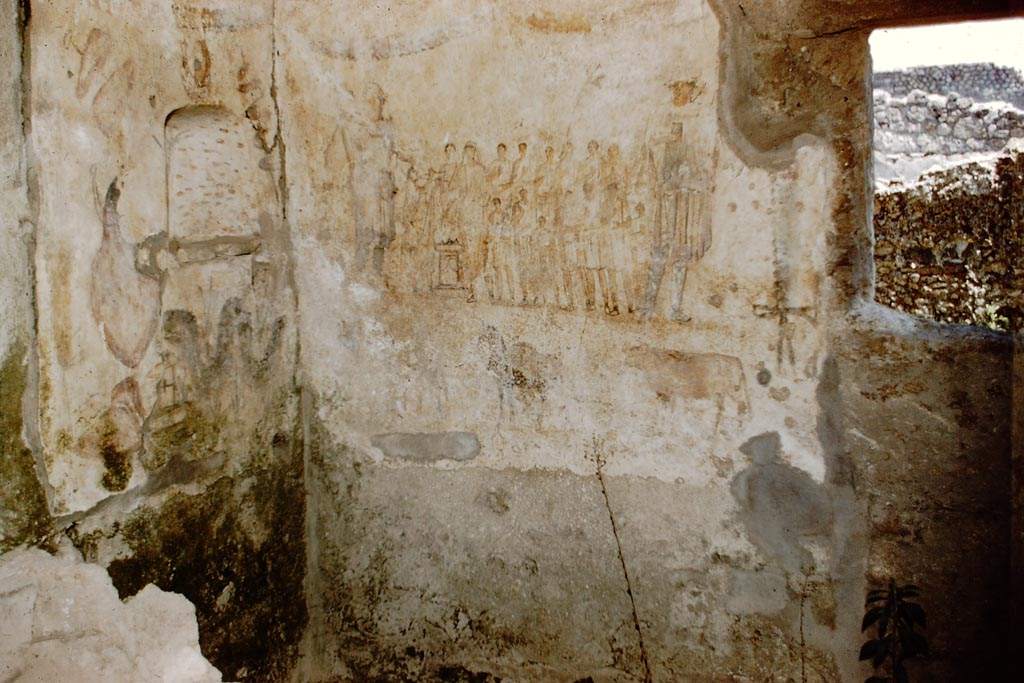 I.13.2 Pompeii. 1961. Kitchen, north and east walls. Photo by Stanley A. Jashemski.
Source: The Wilhelmina and Stanley A. Jashemski archive in the University of Maryland Library, Special Collections (See collection page) and made available under the Creative Commons Attribution-Non-Commercial License v.4. See Licence and use details.
J61f0311
See Giacobello, F., 2008. Larari Pompeiani: Iconografia e culto dei Lari in ambito domestico. Milano: LED Edizioni. (p.156)
