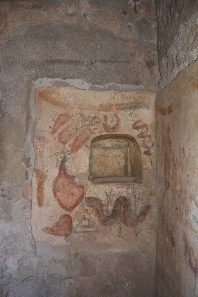 I.13.2 Pompeii. October 2019. Niche on north wall in north-east corner of kitchen.
Foto Annette Haug, ERC Grant 681269 DÉCOR.
