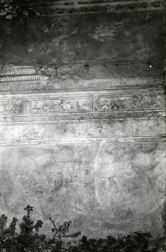 I.15.3 Pompeii. 1968. Room 6. House of Ship Europa, W cubiculum (rosettes), back N wall lunette.  Photo courtesy of Anne Laidlaw.
American Academy in Rome, Photographic Archive. Laidlaw collection _P_68_15_8.

