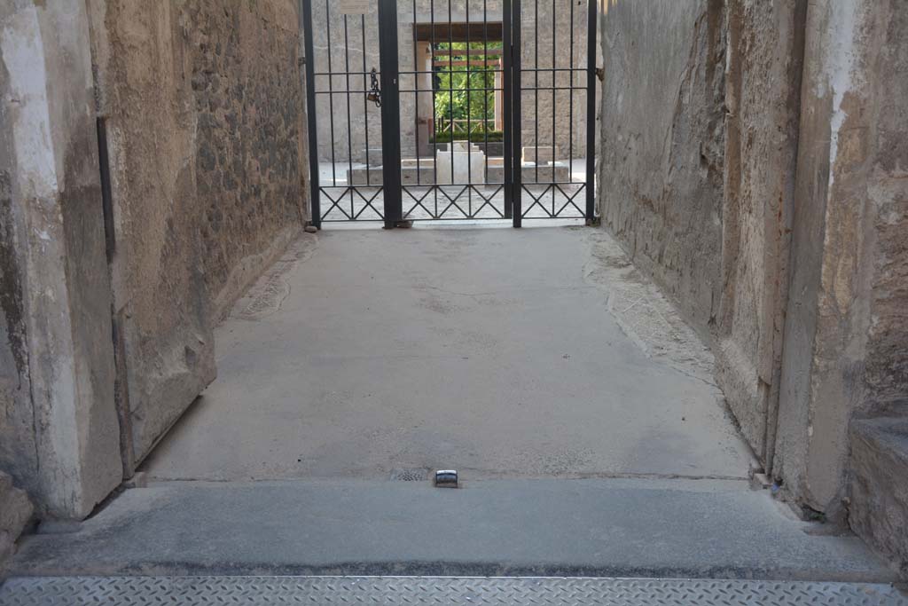 II.2.2 Pompeii. December 2018. 
Looking north towards rear of doors leading onto Via dellAbbondanza. Photo courtesy of Aude Durand. 
