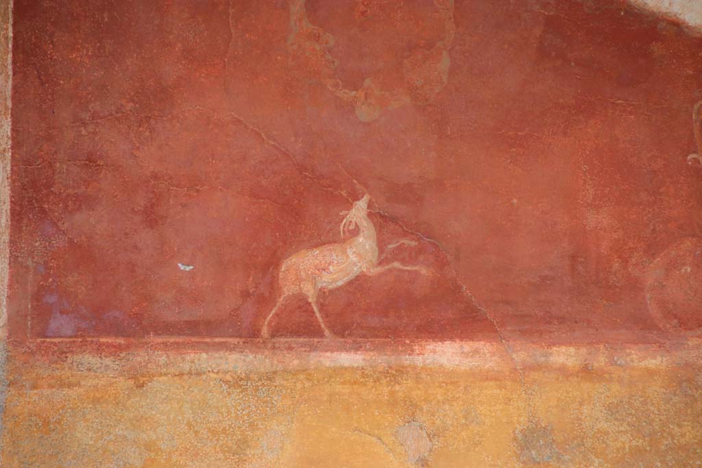 II.3.3 Pompeii. September 2017. 
Room 11, west portico, detail of painted decoration above doorway to room 13, cubiculum. Photo courtesy of Klaus Heese.
