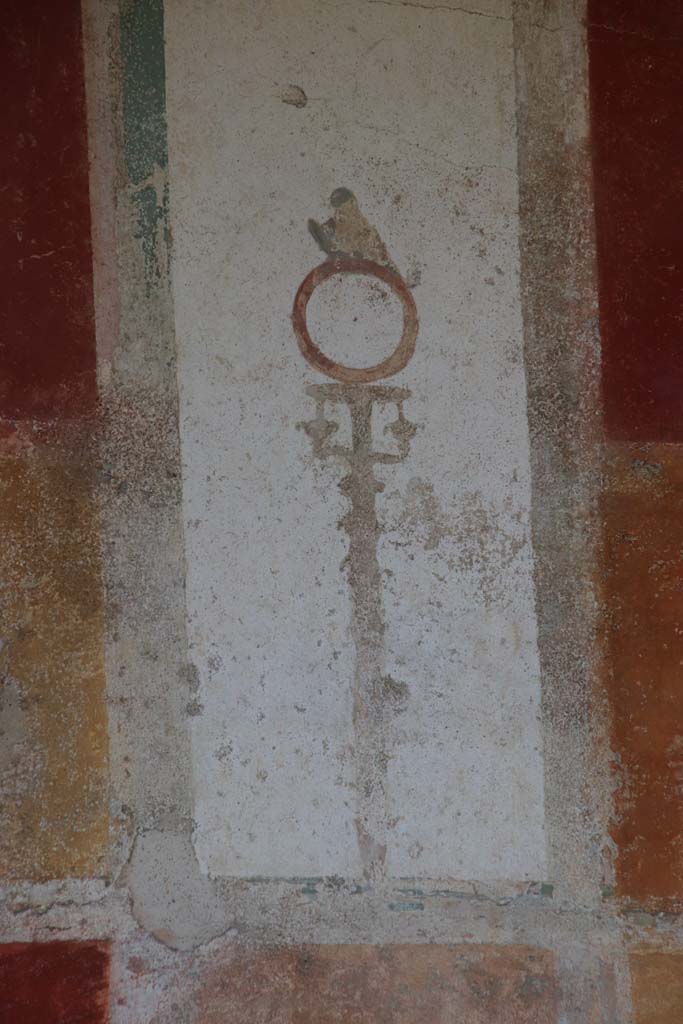 II.3.3 Pompeii. September 2017. Room 11, west portico, detail of painted decoration on upper wall.
Photo courtesy of Klaus Heese.
