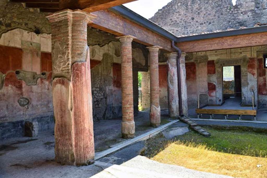 II.4.6 Pompeii. April 2018. 
Looking towards the east side and south-east corner of the portico of the baths, from entrance doorway.
Photo courtesy of Ian Lycett-King. Use is subject to Creative Commons Attribution-NonCommercial License v.4 International.
