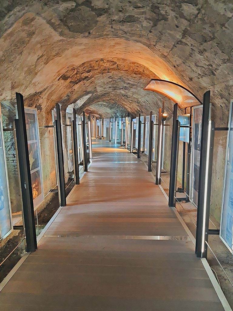 II.6 Pompeii. September 2024. 
Corridor under amphitheatre, with “Pink Floyd” exhibition. Photo courtesy of Giuseppe Ciaramella.
