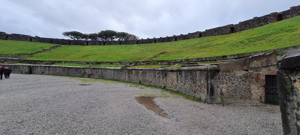 II.6 Pompeii. April 2022. Looking south from north-west side. Photo courtesy of Giuseppe Ciaramella.