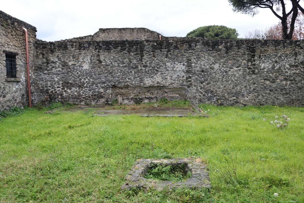 II.8.1 Pompeii. December 2018. Looking north across garden area. Photo courtesy of Aude Durand.