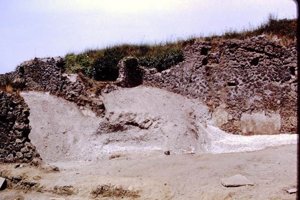 II.8.6 Pompeii, 1973. Area of restored house now, lapilli not yet cleared, looking north. Photo by Stanley A. Jashemski. 
Source: The Wilhelmina and Stanley A. Jashemski archive in the University of Maryland Library, Special Collections (See collection page) and made available under the Creative Commons Attribution-Non Commercial License v.4. See Licence and use details. J73f0337
