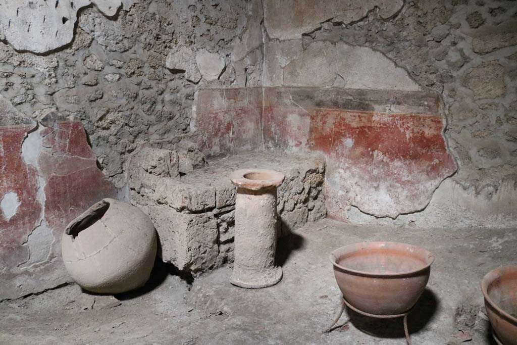 II.9.1 Pompeii. December 2018. Hearth or bench in south-east corner of atrium 4. Photo courtesy of Aude Durand.