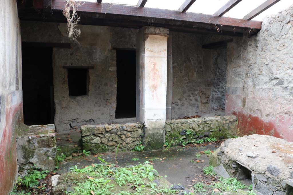 II.9.1 Pompeii. December 2018. Looking north across summer triclinium 8 to room 9 left and room 10 right. Photo courtesy of Aude Durand.
