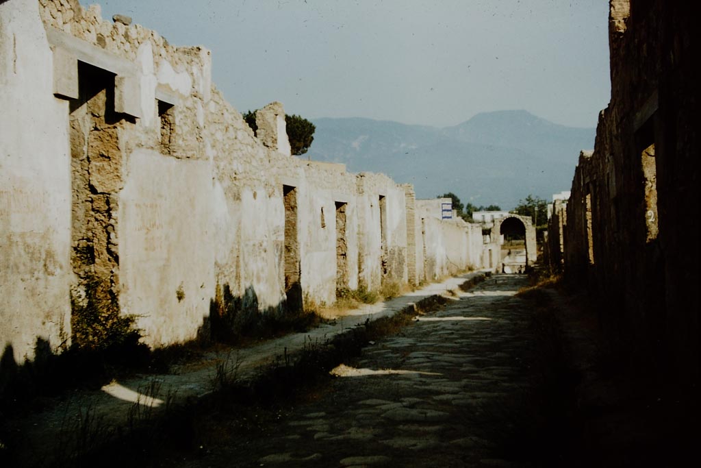 II.9.4, on left, Pompeii. 1957. Looking south along Via di Nocera towards Nocera gate. Photo by Stanley A. Jashemski.
Source: The Wilhelmina and Stanley A. Jashemski archive in the University of Maryland Library, Special Collections (See collection page) and made available under the Creative Commons Attribution-Non-Commercial License v.4. See Licence and use details.
J57f0357
