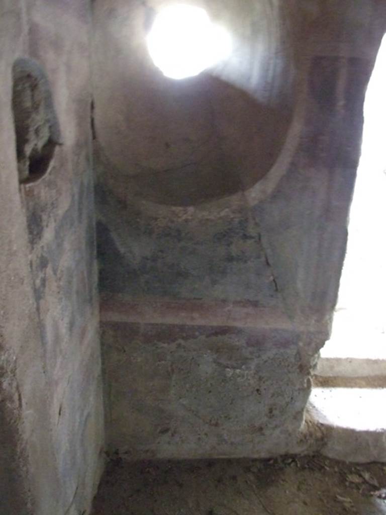 III.2.1 Pompeii.  March 2009.  Room 12. Apodyterium.  North west corner, small circular window  and door to portico.