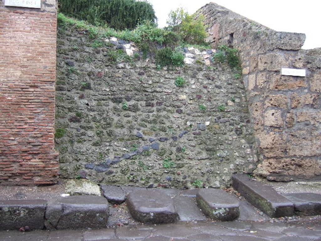 III.1 Pompeii. December 2005. Blocked roadway looking north.       III.2.1