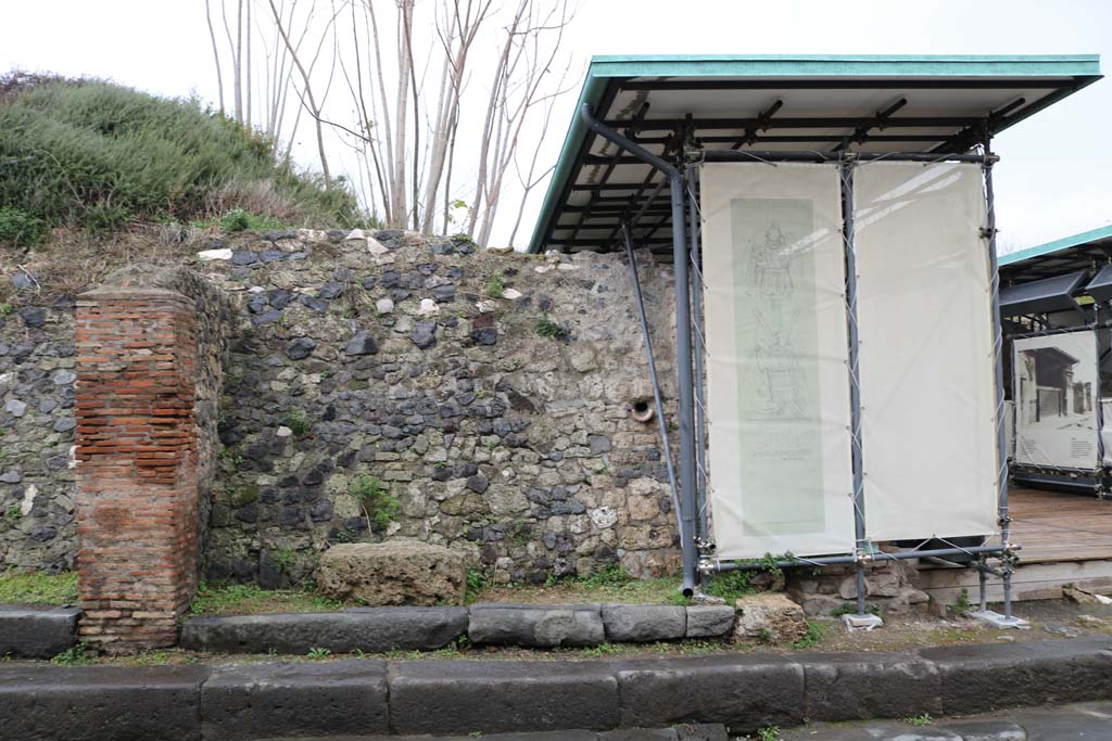 III.3.5 Pompeii. December 2018. Looking towards blocked entrance doorway. Photo courtesy of Aude Durand.