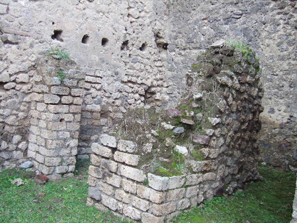 III.4.1 Pompeii. December 2005. North and East walls with small room.