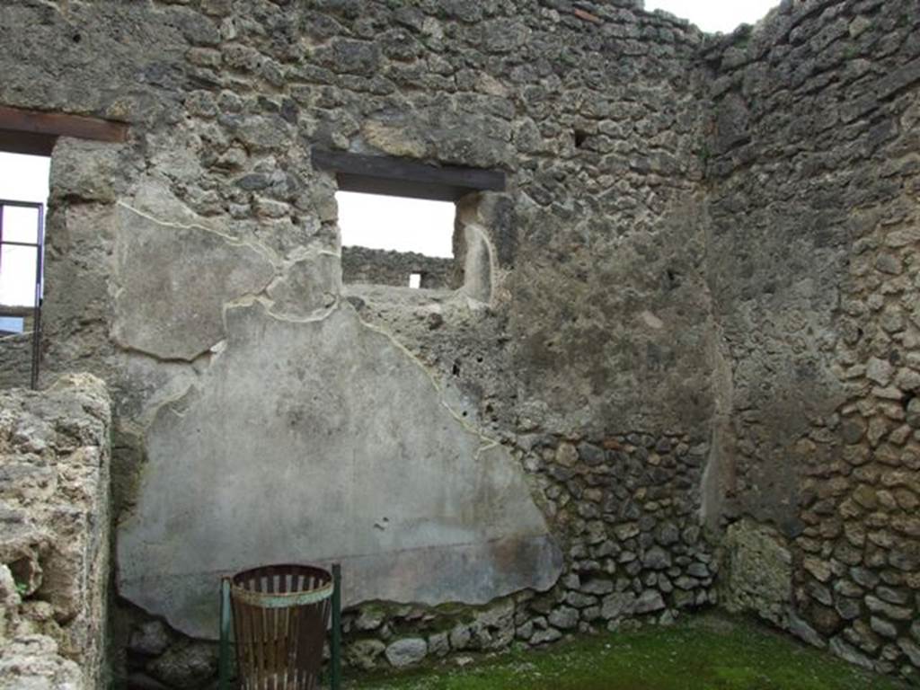 III.4.3  Pompeii.  March 2009.  Room 20.    South wall with window.