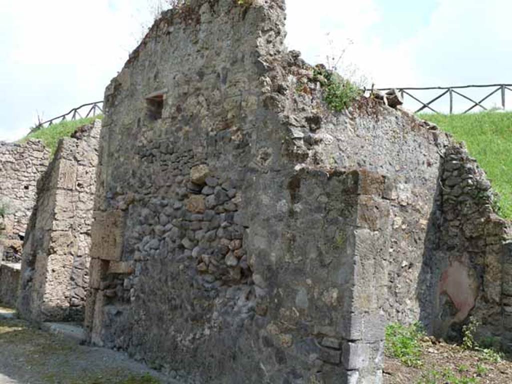 III.8.7 and III.8.6 Pompeii. May 2010. Entrances, looking east along Via di Nola.
According to Della Corte, the following electoral recommendation was found on the faade:
Faustinus rog(at) [CIL IV 431]
See Della Corte, M., 1965. Case ed Abitanti di Pompei. Napoli: Fausto Fiorentino. (p. 139)
The Epigraphik-Datenbank Clauss/Slaby (See www.manfredclauss.de) and CIL 1871 record this as CIL IV 434

Suettium // aed(ilem) / Faustin[3] / rogat      [CIL IV 434]
