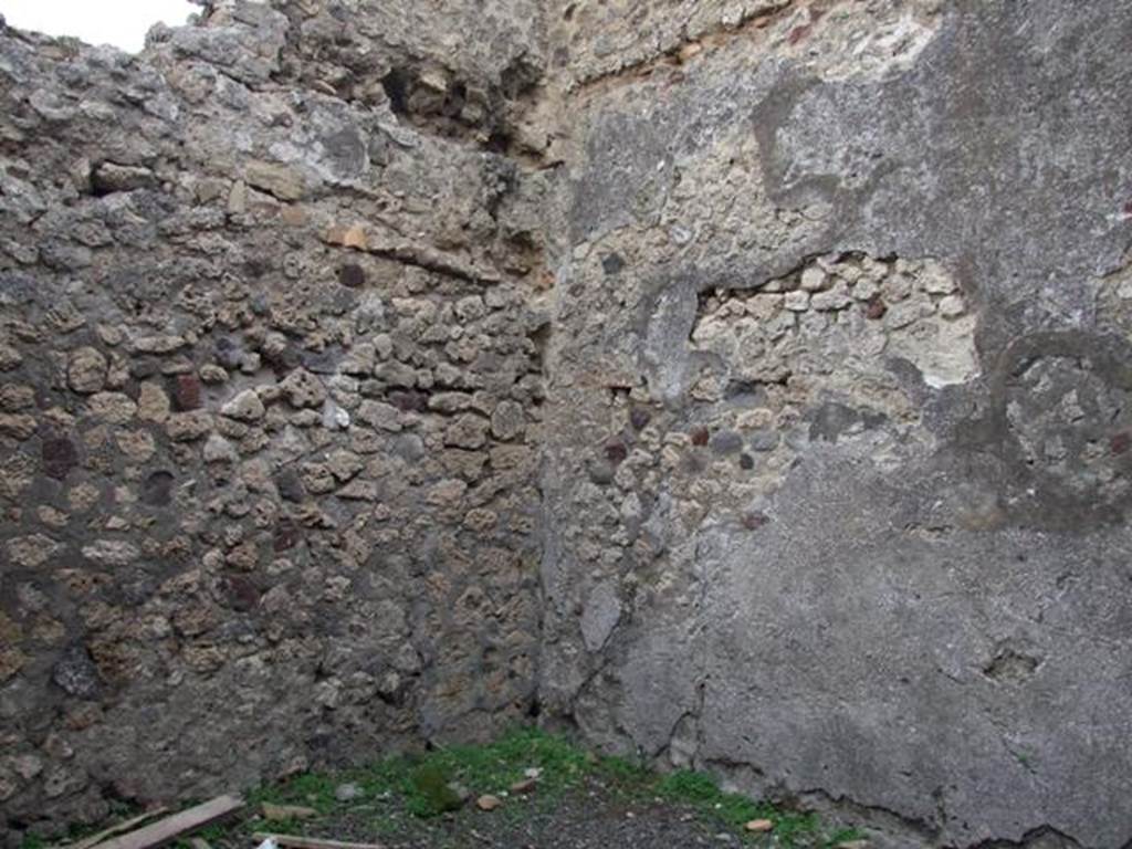 V.1.30 Pompeii.  December 2007.  Rear room.  North east corner.