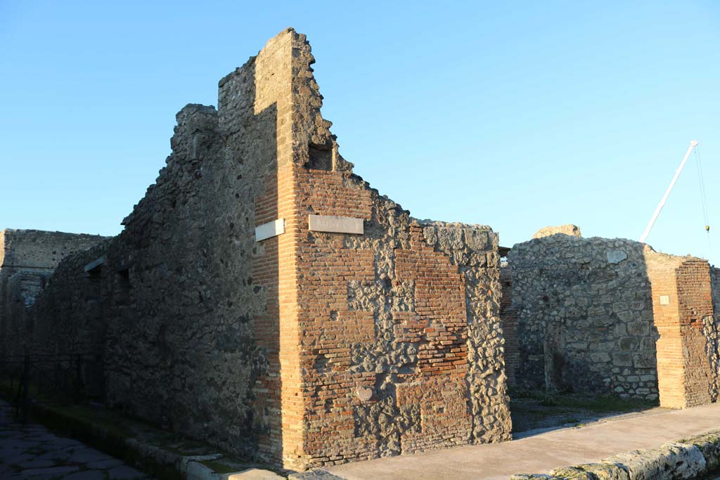 V.2.1 Pompeii. December 2018. 
Looking towards south-west corner of insula, with the junction of Vicolo di Cecilio Giocondo, on left, and Via di Nola, on right.
Photo courtesy of Aude Durand.
