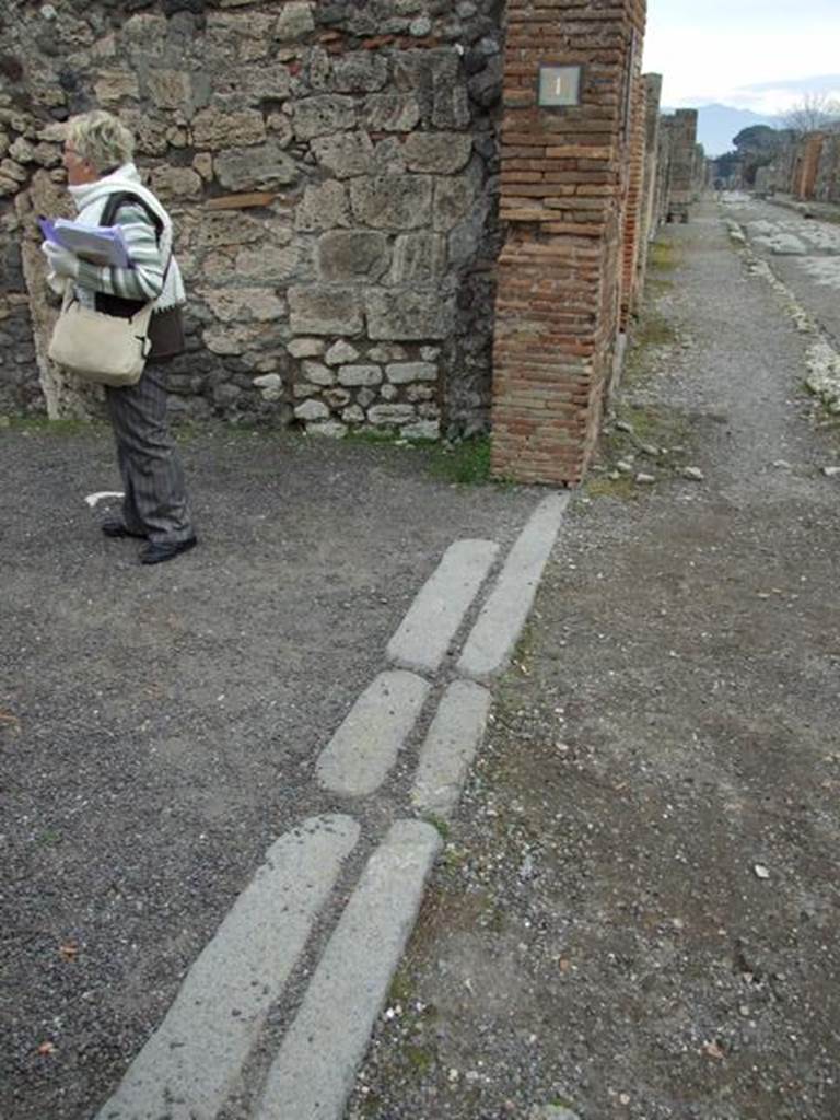 V.2.1 Pompeii. December 2007.  Entrance sill on Via di Nola.