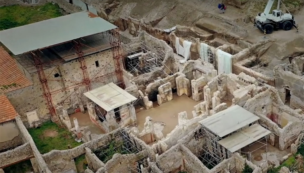 V.2.Pompeii. Casa di Orione. March 2020. Aerial view of excavated house with V.2.21 bottom right. Photograph © Parco Archeologico di Pompei.