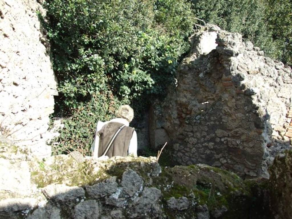 V.2 Pompeii. Casa di Orione. December 2007. Looking east across room 10, with wall and doorway to room 9, on right.