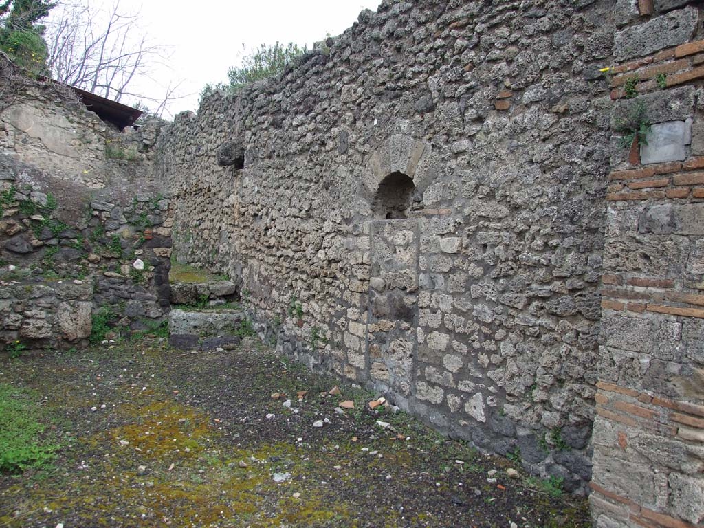 V.3.3 Pompeii. May 2010. East wall of shop.