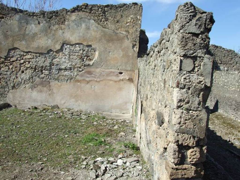 V.3.10 Pompeii. March 2009. Looking north along east side of atrium from entrance doorway.