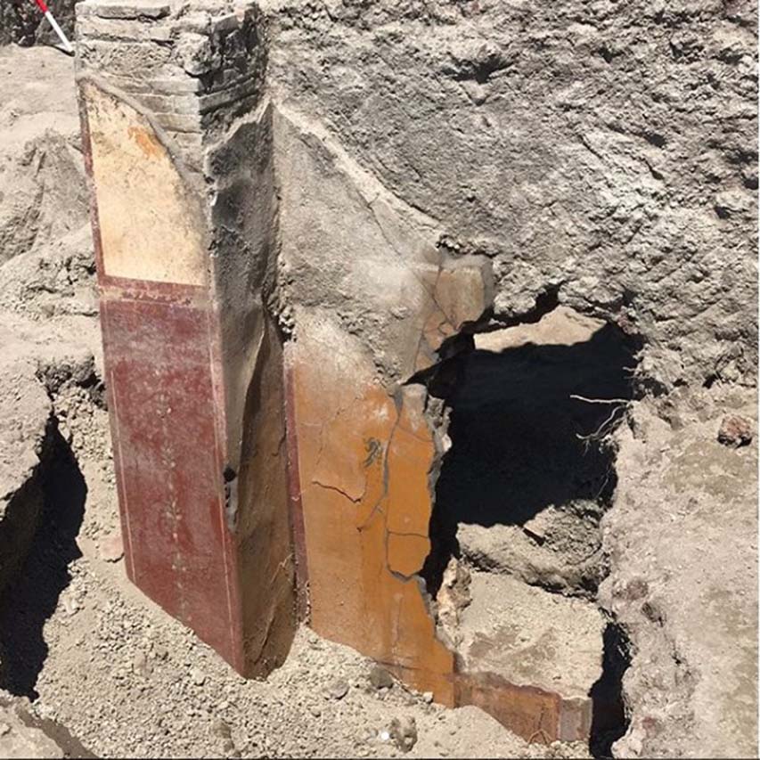 V.3 Pompeii. Casa del Giardino. May 2018. Ambiente 1. North pillar of doorway and part of north wall.

Ambiente 1. Pilastro nord della porta e parte della parete nord.

Photograph © Parco Archeologico di Pompei.

See House east of the Vicolo dei Balconi
