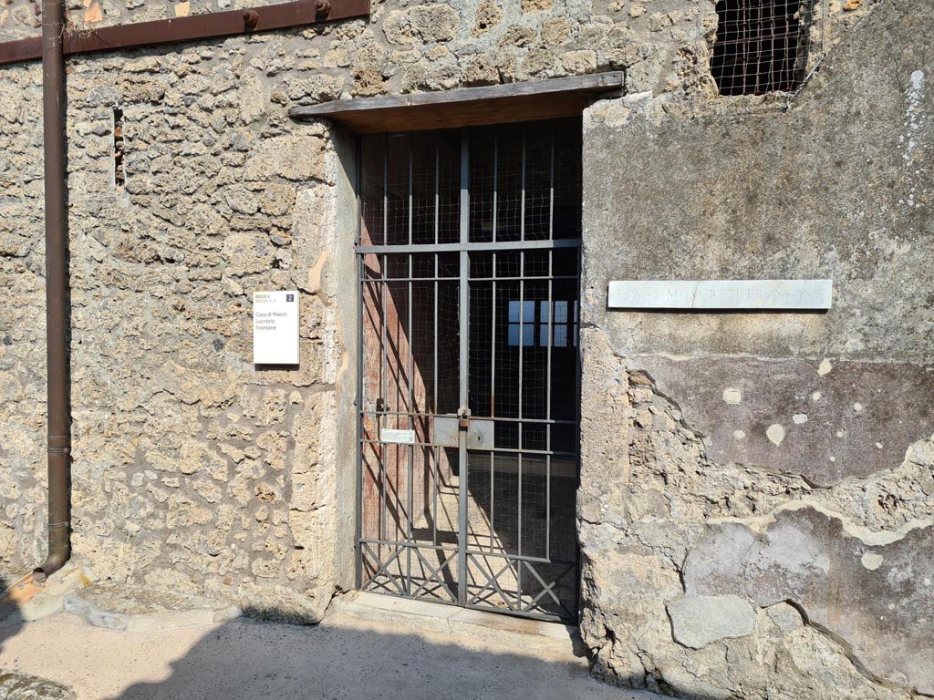 V.4.a Pompeii. October 2023. Looking east to entrance doorway. Photo courtesy of Klaus Heese.