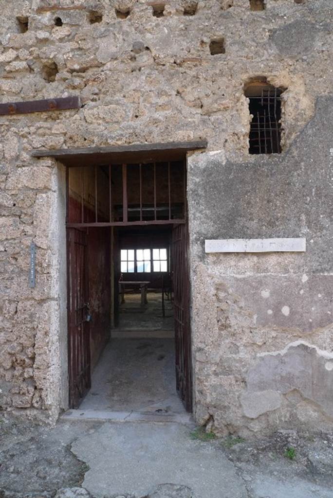 V.4.a Pompeii. July 2010. Entrance doorway. Photo courtesy of Michael Binns.