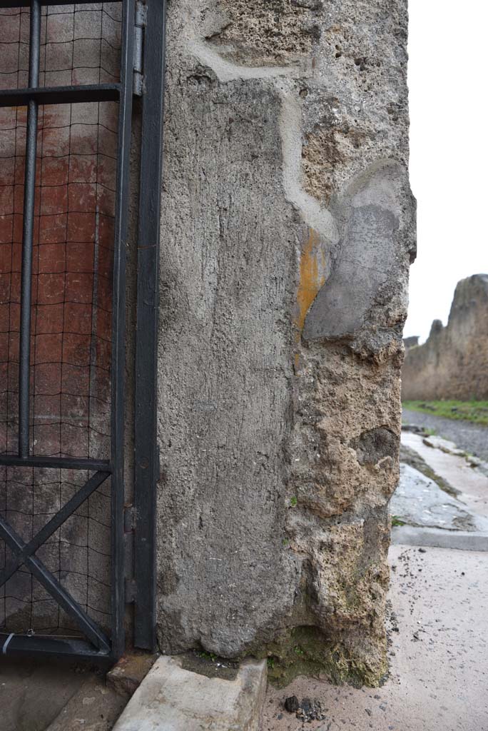 V.4.a Pompeii. March 2018. Looking towards south side of entrance doorway.    
Foto Annette Haug, ERC Grant 681269 DÉCOR
