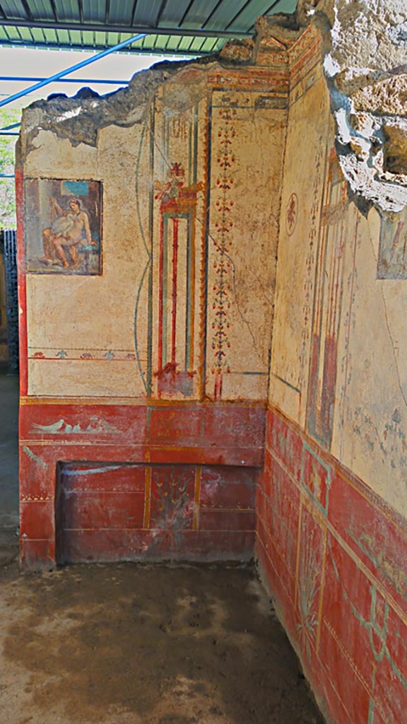 V.6.12 Pompeii. December 2019. Amb. 9. 
Looking towards east wall in cubiculum. Photo courtesy of Giuseppe Ciaramella.
